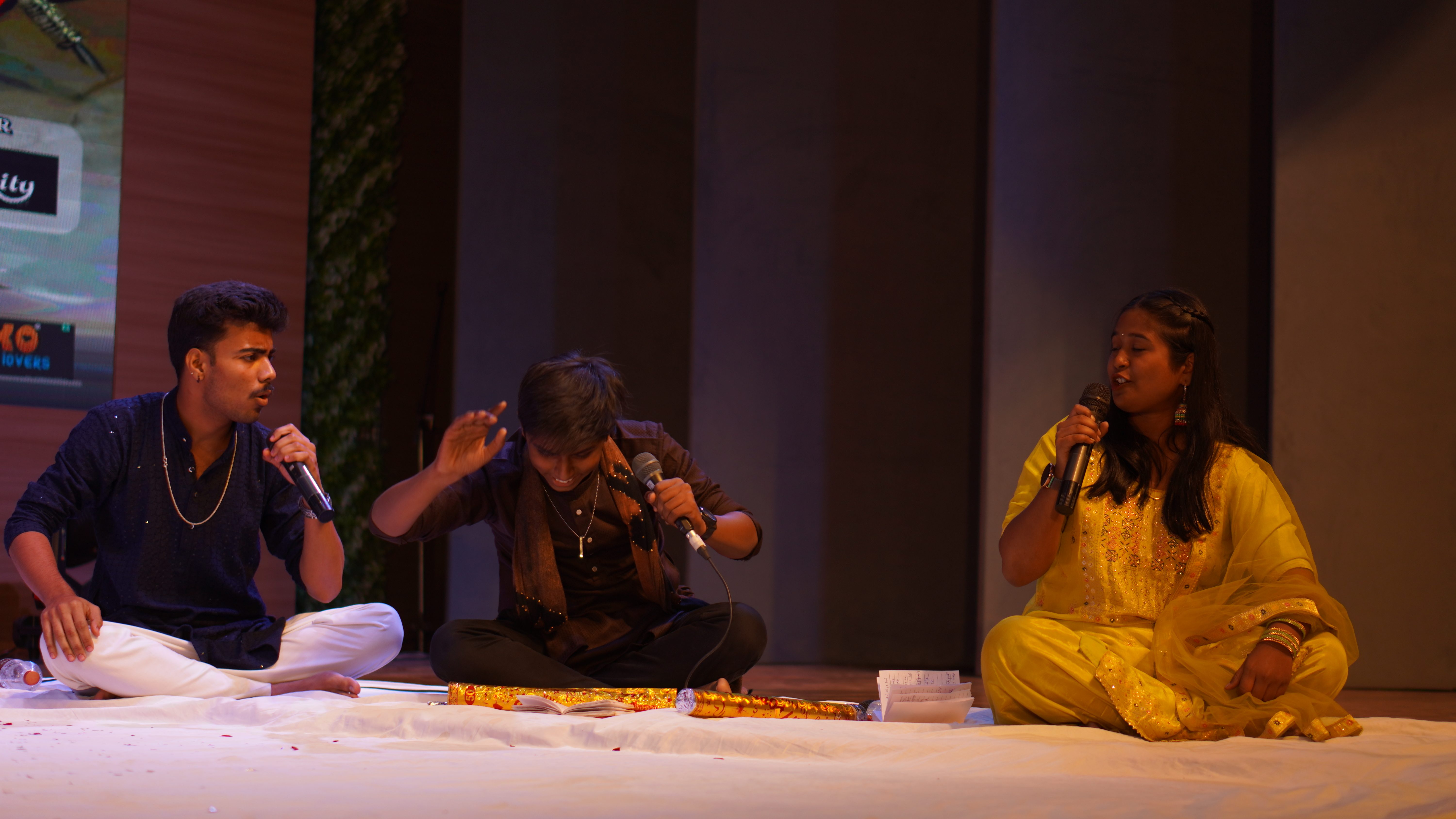 Farzi Mushaira Enraptured Audience